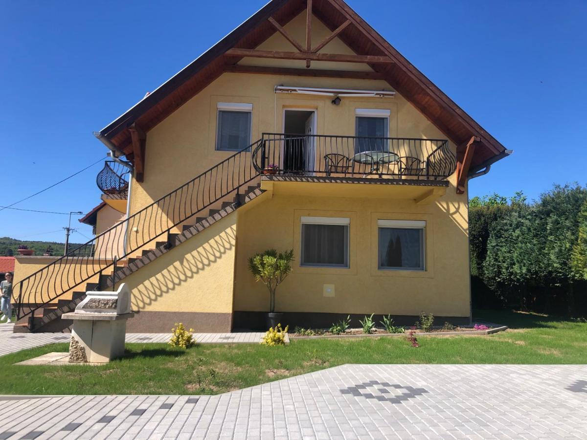 Laura-haus * Vonyarcvashegy