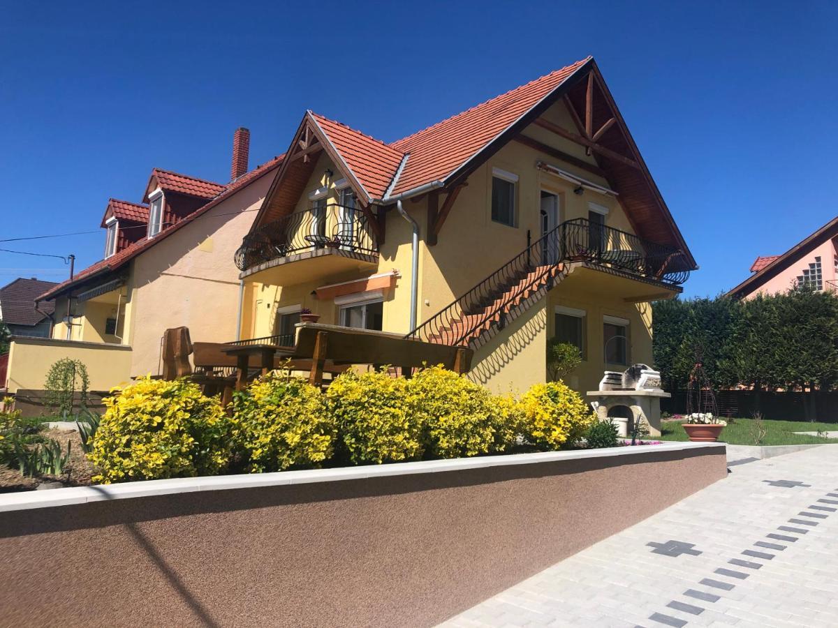 Laura-haus Apartament Vonyarcvashegy